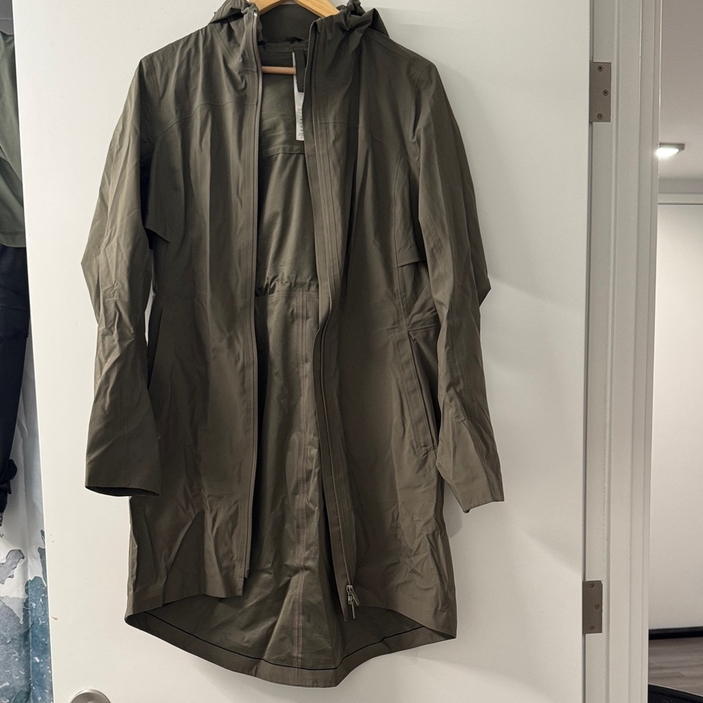 Lululemon Women’s Olive Hooded Rain trench Jacket